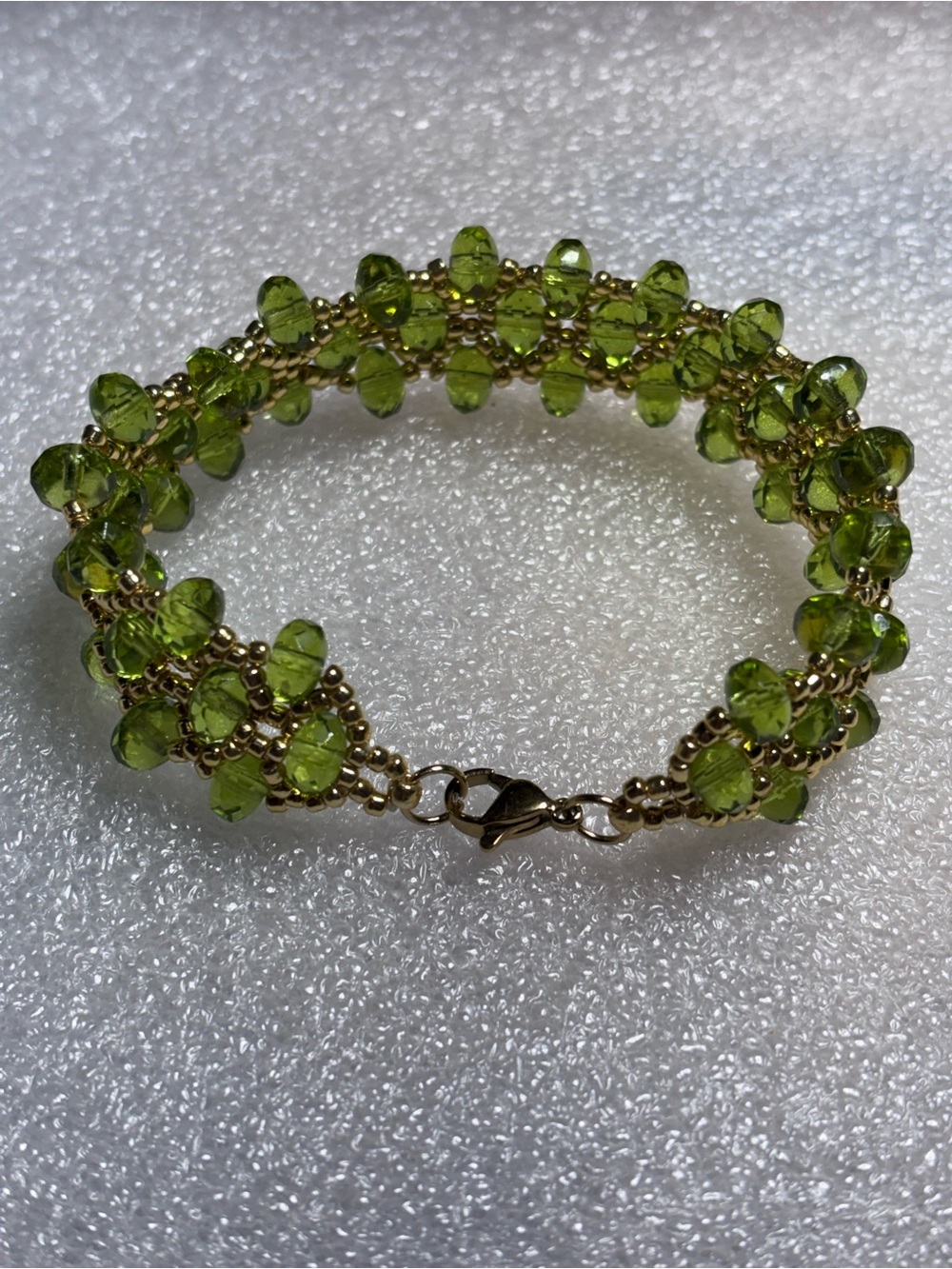 Green Crystal Beaded Gold-Tone Cluster Bracelet 7.5 inches - Picture 4 of 6